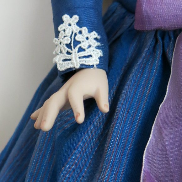 Vintage Cindy Mcclure Collectible 1997 Doll - Picture 7 of 7